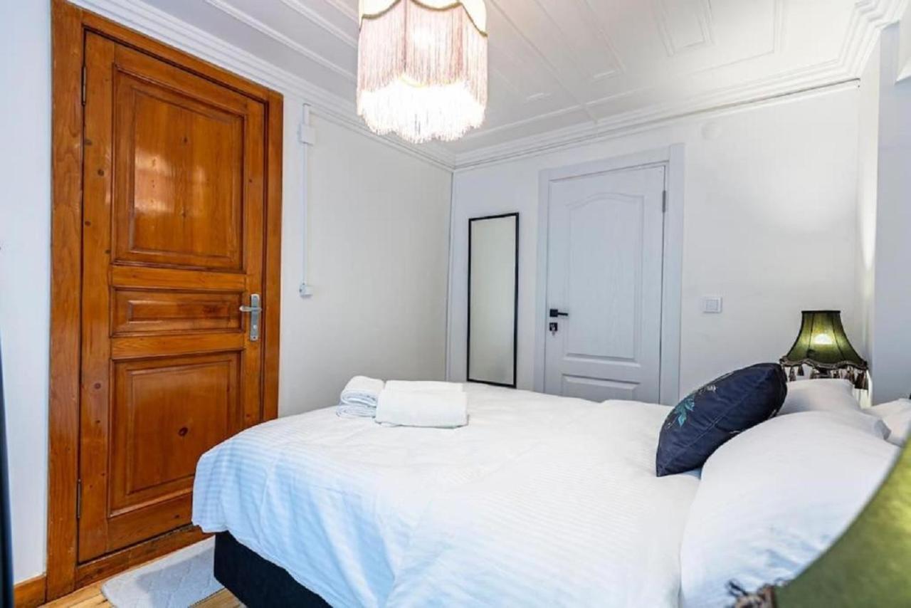 Historical 4-Br Home Steps From Besiktas Stadium & Bosphorus Views - Prime Nisantasi Location! Istanbul Exterior foto