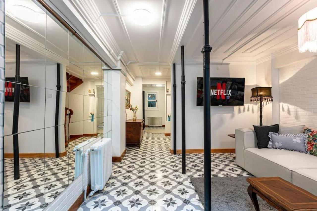 Historical 4-Br Home Steps From Besiktas Stadium & Bosphorus Views - Prime Nisantasi Location! Istanbul Exterior foto