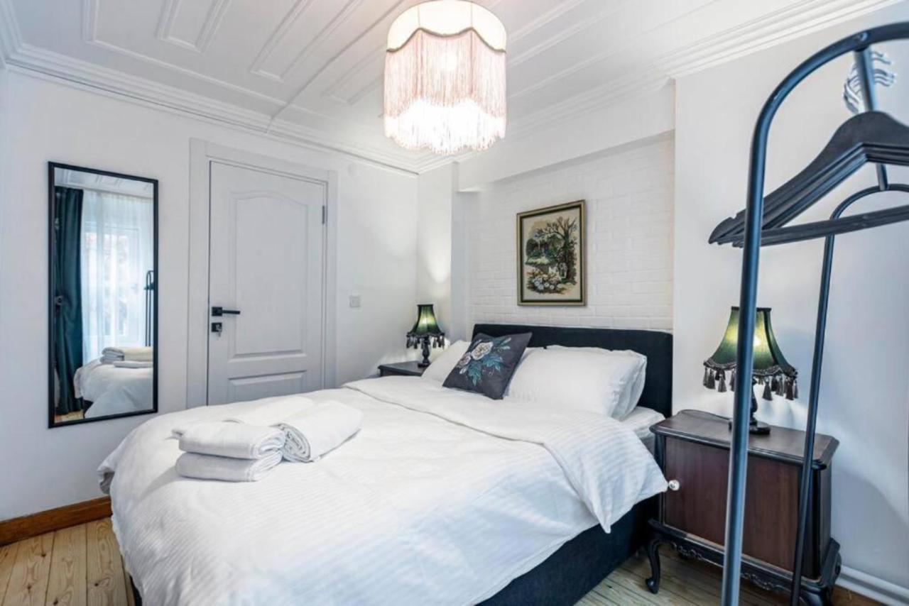 Historical 4-Br Home Steps From Besiktas Stadium & Bosphorus Views - Prime Nisantasi Location! Istanbul Exterior foto